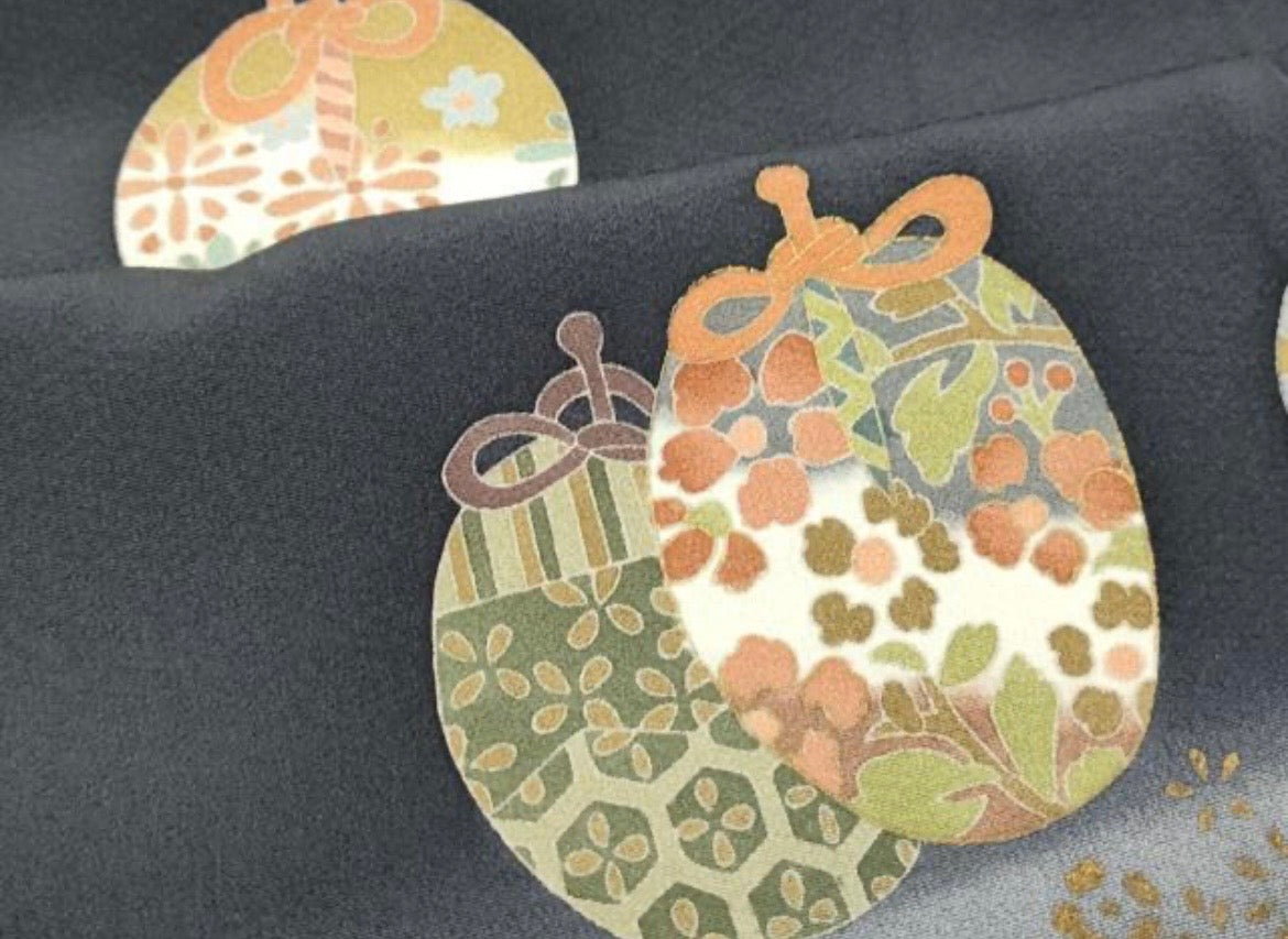 Japanese Silk Kimono 十日町友禅作家　阿部佳雪 　豪華色留袖　仕覆花文　暈し染め　金彩　正絹