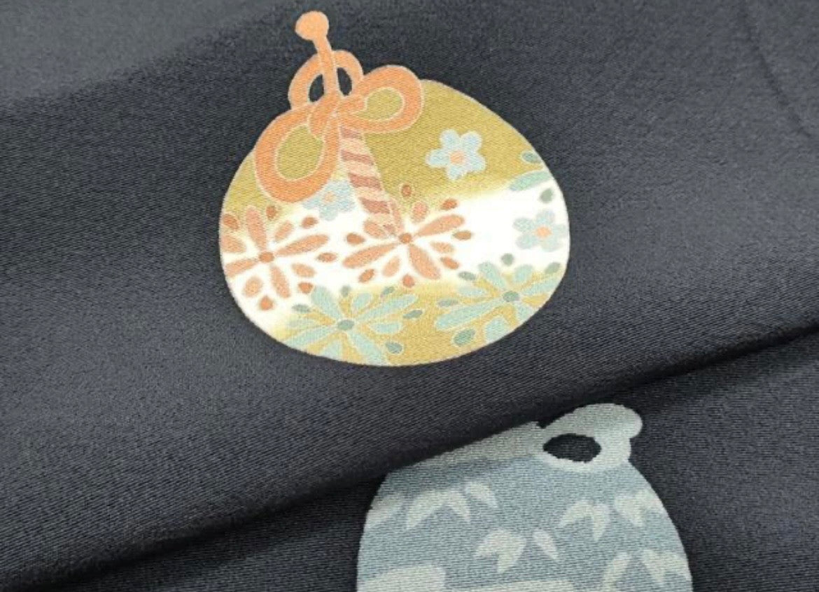 Japanese Silk Kimono 十日町友禅作家　阿部佳雪 　豪華色留袖　仕覆花文　暈し染め　金彩　正絹