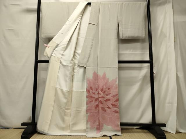 Kimono 豪華色留袖　作家物　舞花文　金彩　正絹